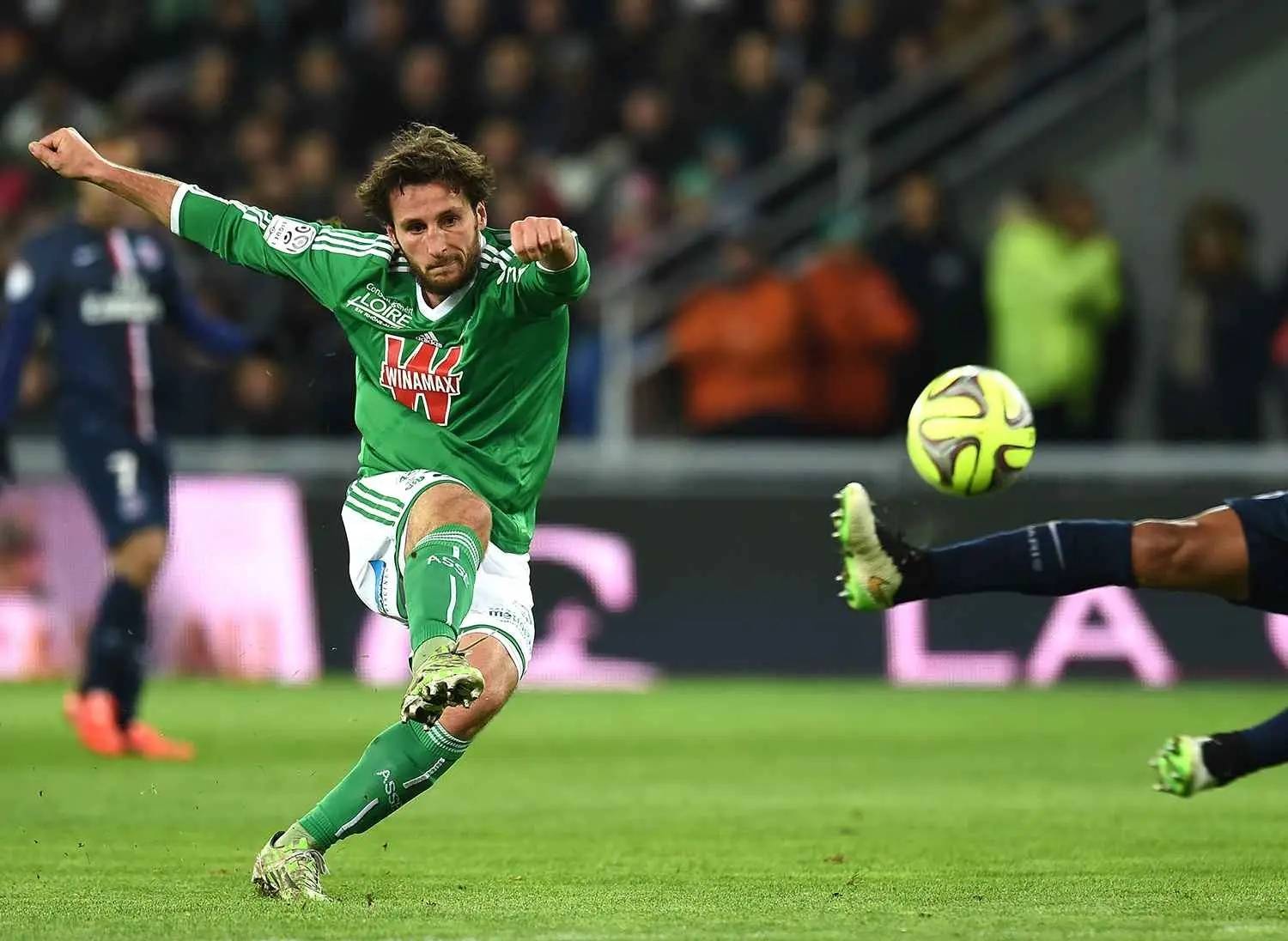 yabo-斯图加特训练开放日；清晨门线救险引欢呼；法甲在即；团队化学反应显著-yabo